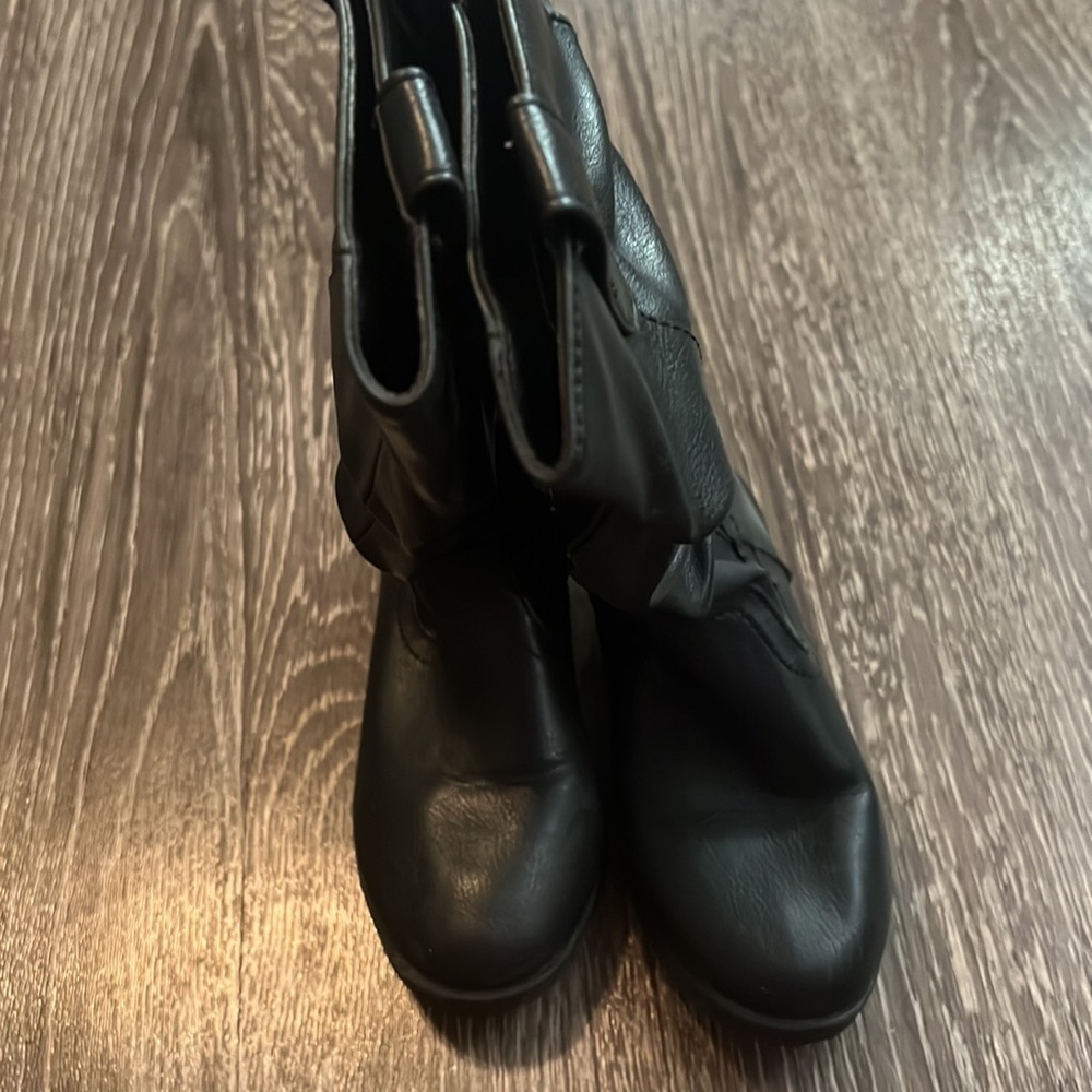 Boot - Picture 2 of 4